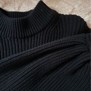 H&M • Ribbed Turtleneck Sweater